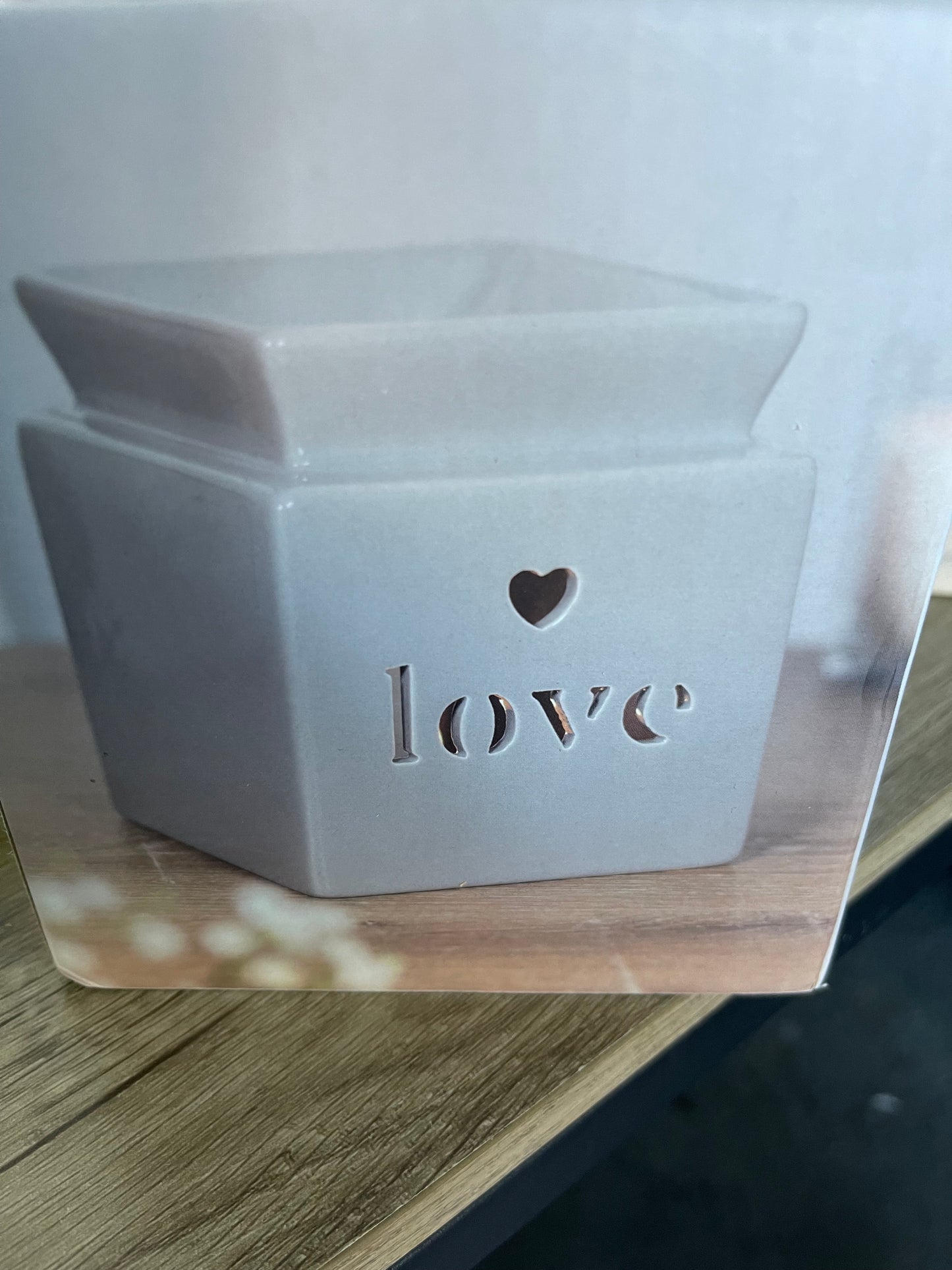 Cutout wax melt/oil burners